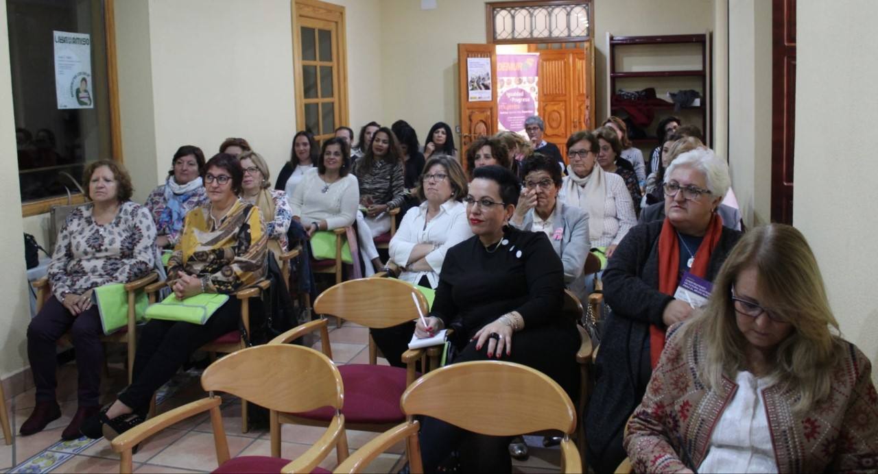Mucha asistencia femenina a la jornada de esta mañana en la Casa de la Cultura de Guareña.
