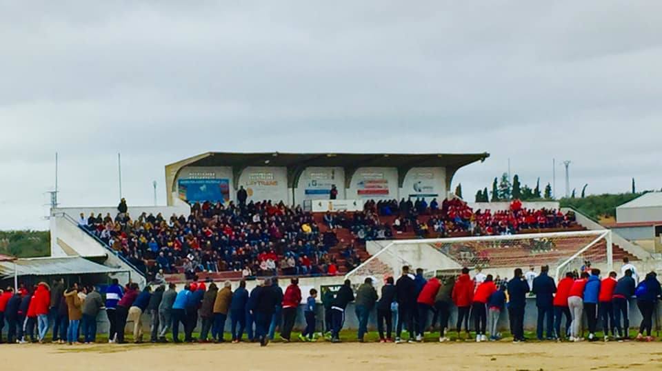 Aspecto que ofrecía La Noria ayer domingo por la mañana para ver el partido Guareña-Chinato.