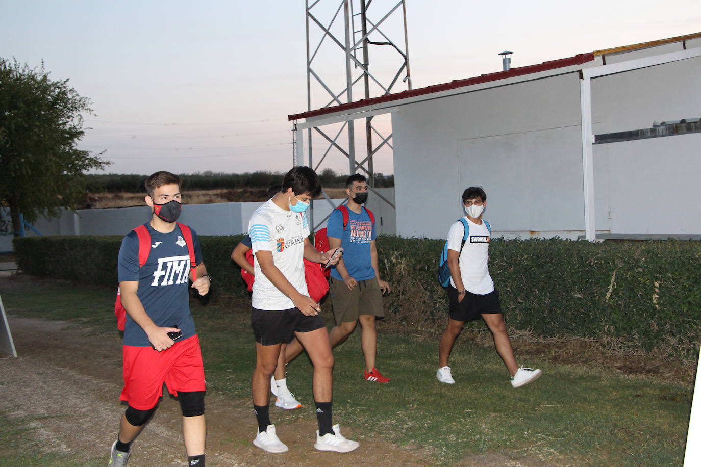 Los canteranos del Guareña también se unieron a la cita desde el primer día. Todos con mascarillas y con ropa deportiva desde casa.