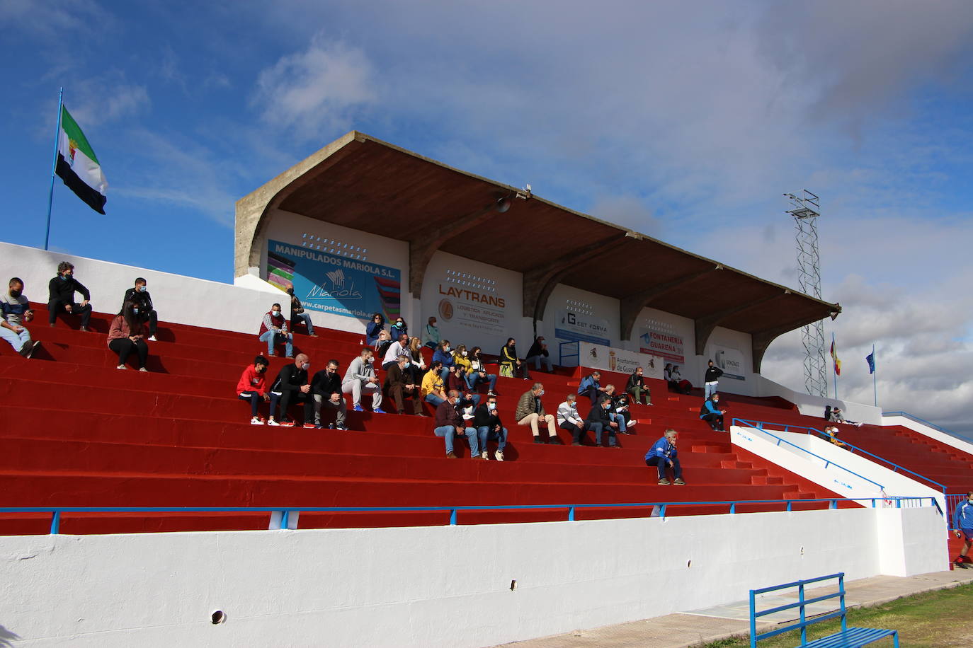Aspecto de la tribuna con público el pasado domingo.