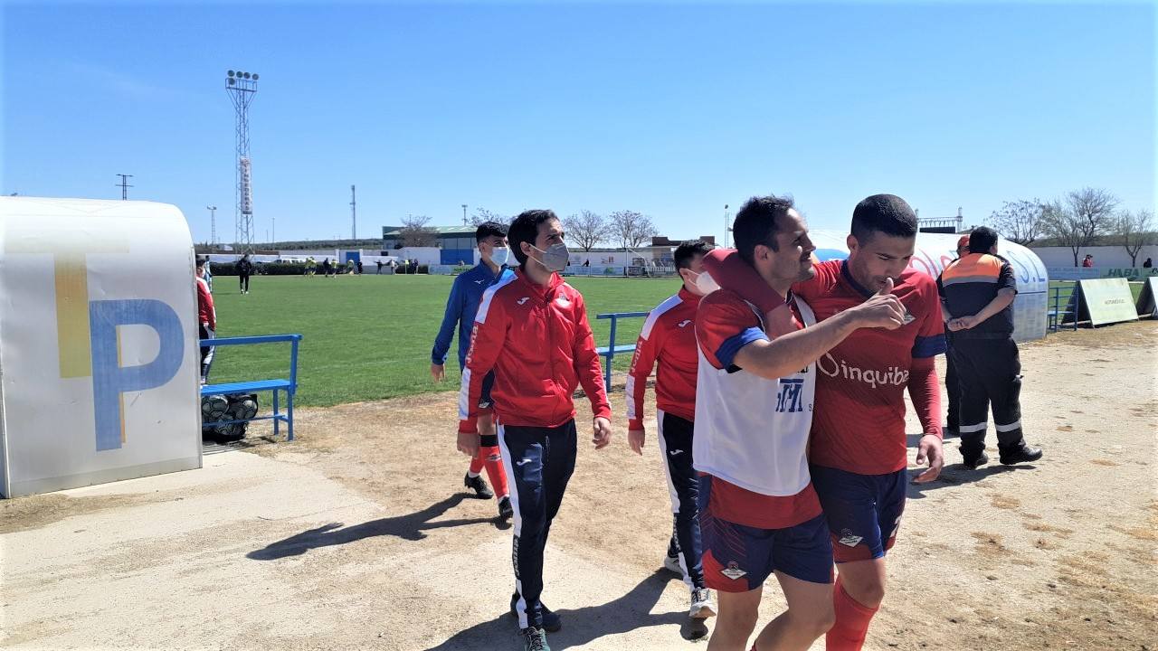 Ramón con peto blanco fue uno de los destacados del partido.