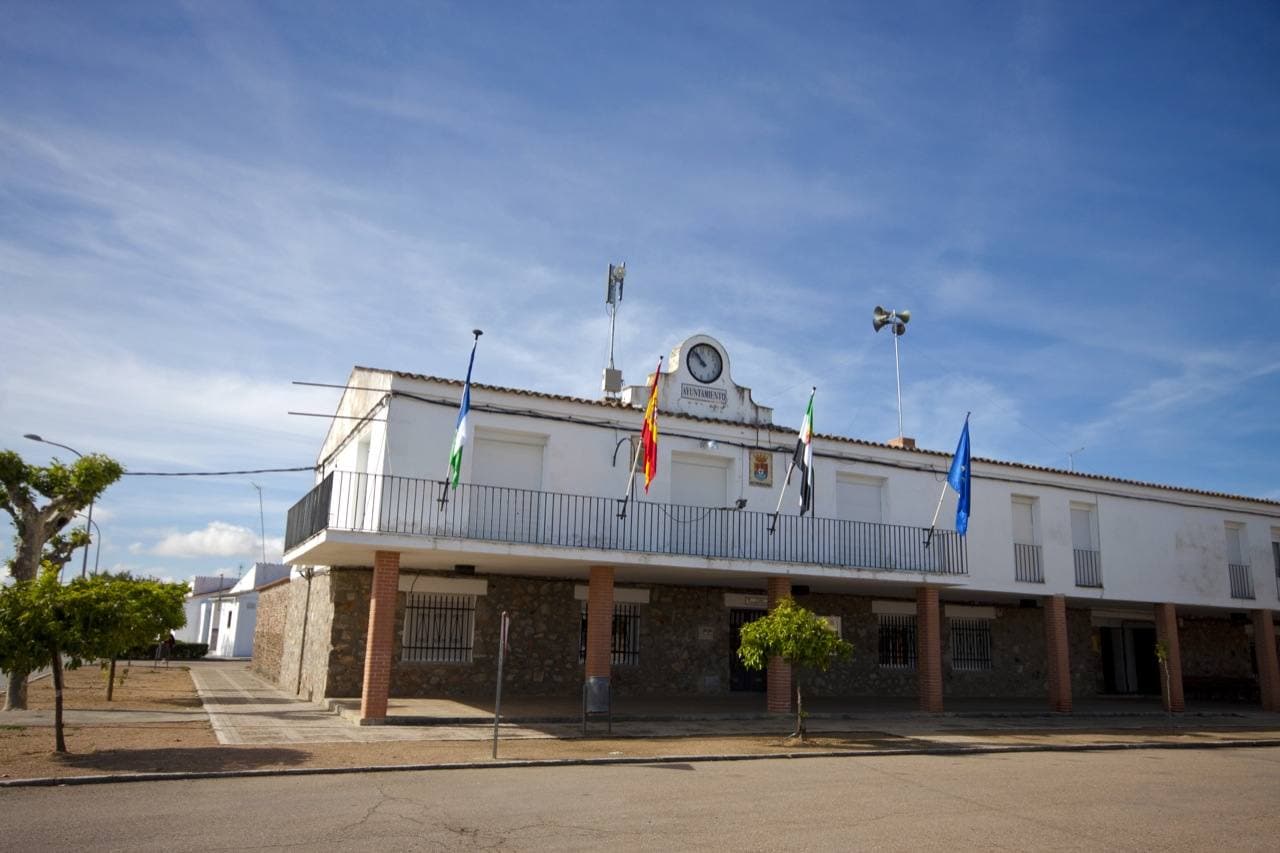 Ayuntamiento de Torrefresneda en plaza de San Martín.