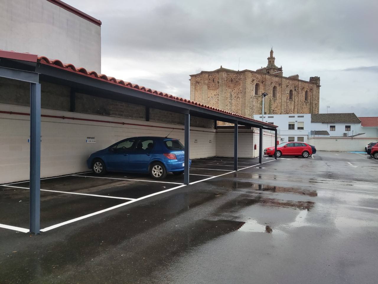 Detalle de la zona cubierta del aparcamiento de Santa María.