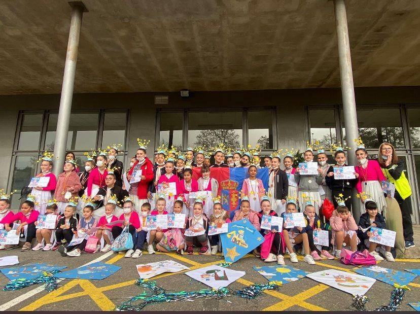Grupo de la escuela municipal de gimnasia rítmica dirigido por Marisa Rodríguez.