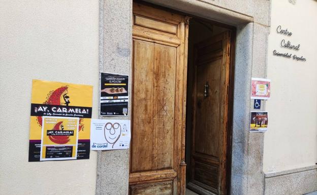 Dinteles de la Casa de la Cultura anunciando actividades para este fin de semana.