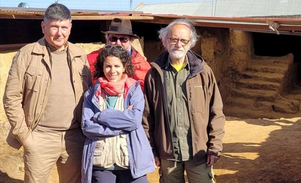 El equipo de Arqueomanía con Manuel Pimentel y los directores del Turuñuelo.