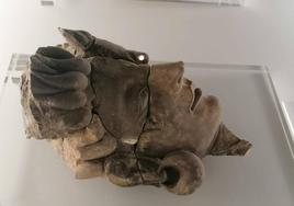 Rostro tarteso aparacido en el Turuñuelo de Guareña y expuesto en el museo arqueológico provincial de Badajoz.
