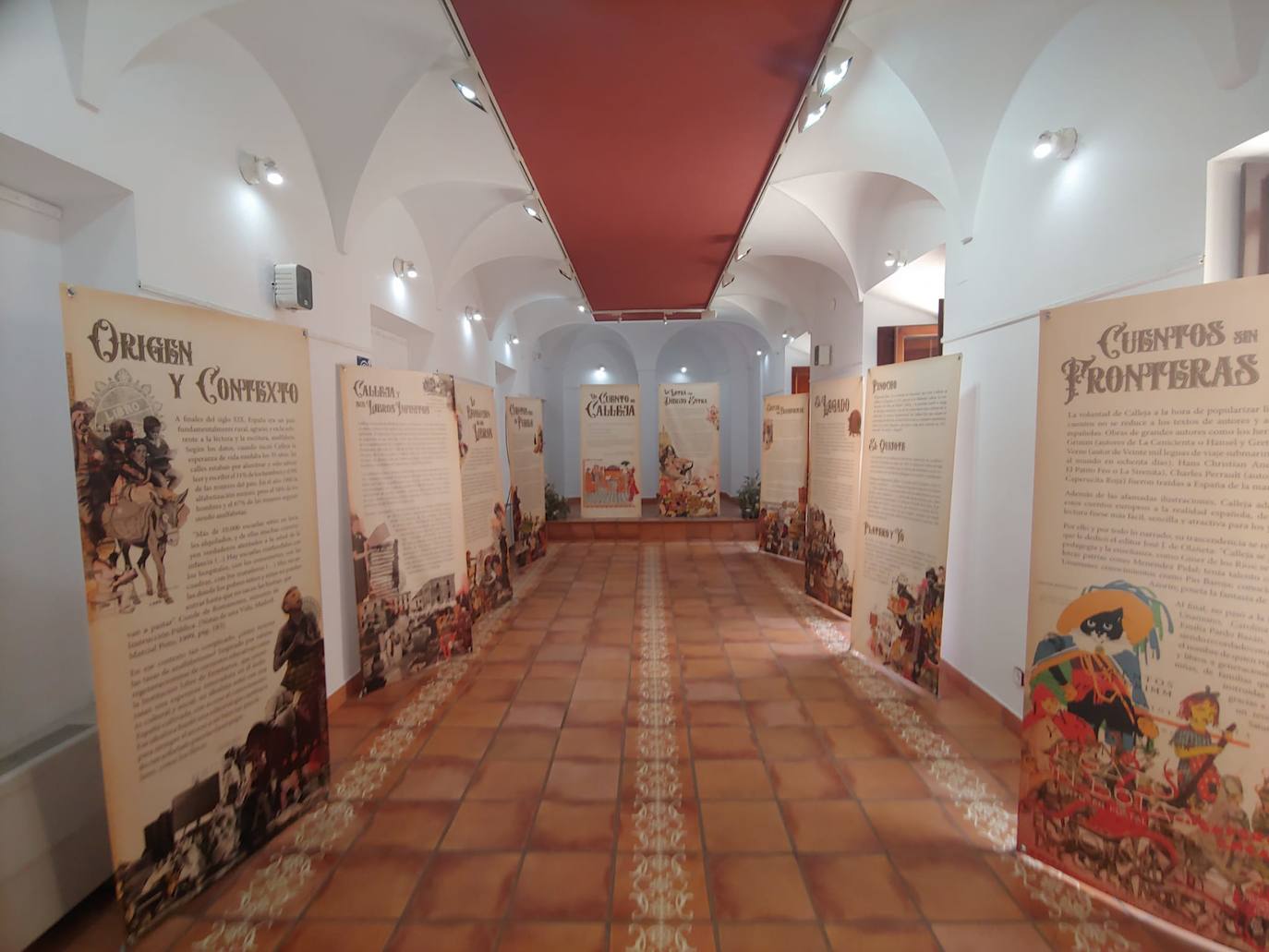 Aspecto de la exposición con sus once paneles.