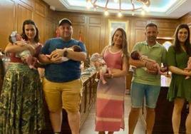 Tutores con sus recién nacidos.