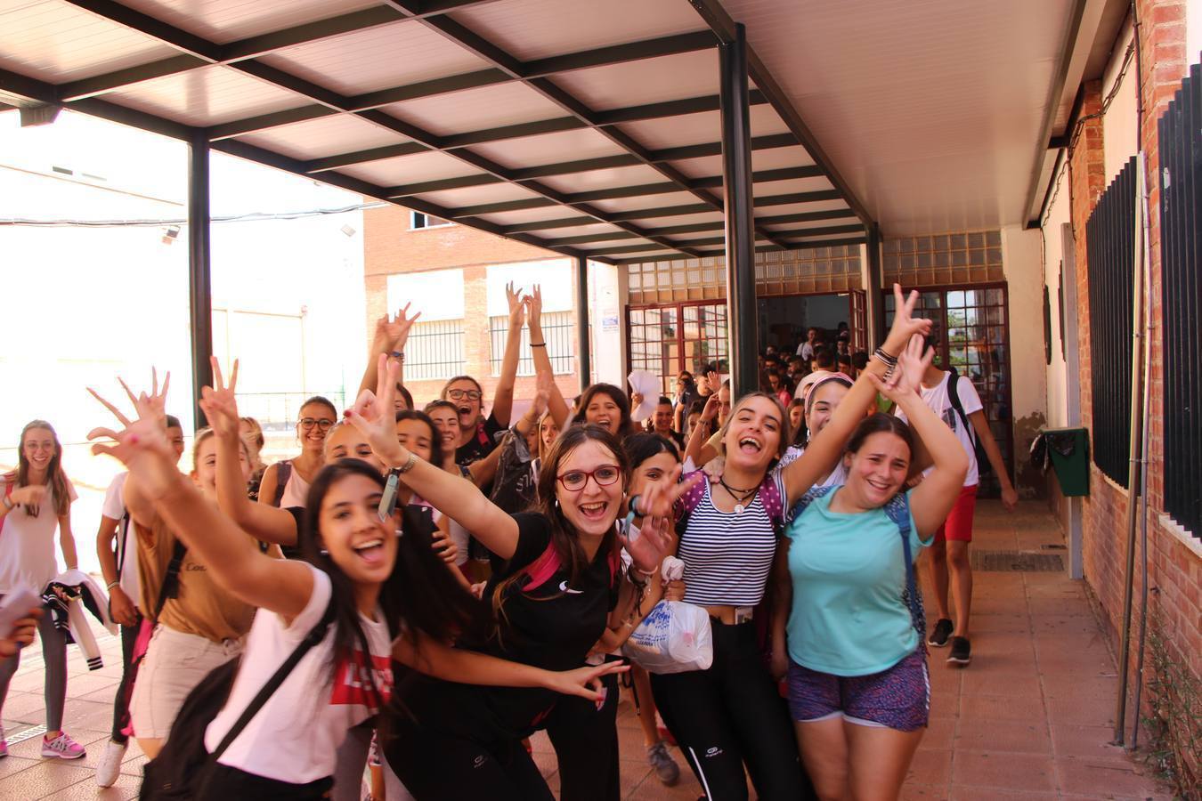 Imagen de archivo de alumnas del centro.