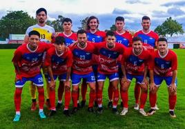 Víctor, Paco, Gerardo, Monterrey y José Toledo. Agachados Néstor, Alejandro Granado, Antonio Juez, Moro, Joselu y Rubén.