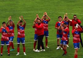 Alegría de los jugadores al final del partido tras el 2-0 al San Serván.