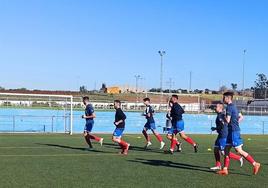 Titulares del Guareña en un momento del calentamiento en Calamonte contra el Racing Mérida.
