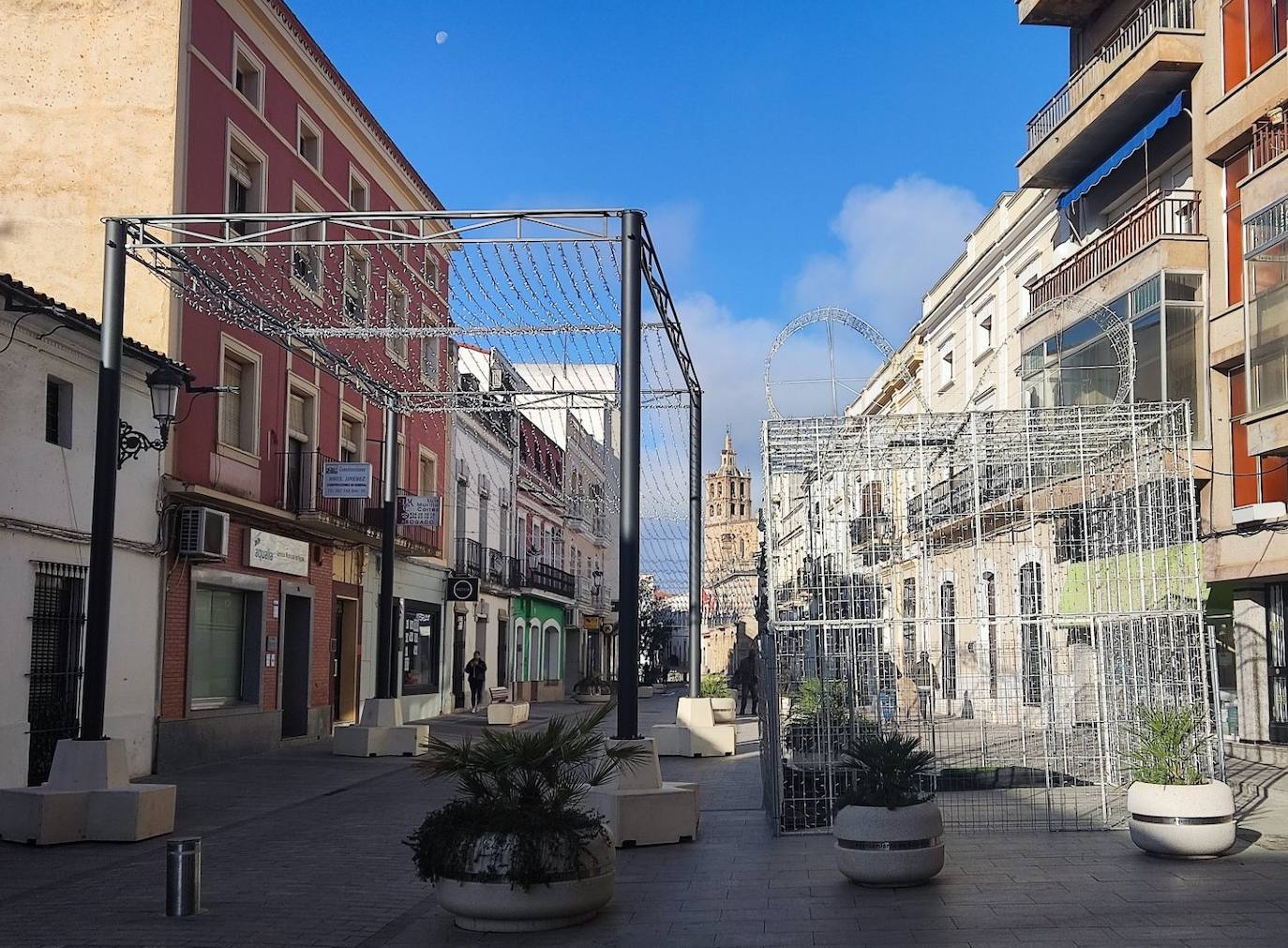 La calle Grande preparada para el Encendido Navideño de esta tarde.