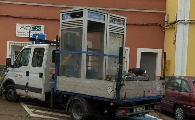 Imagen principal - Retirada de las cabinas telefónicas de Guareña. 