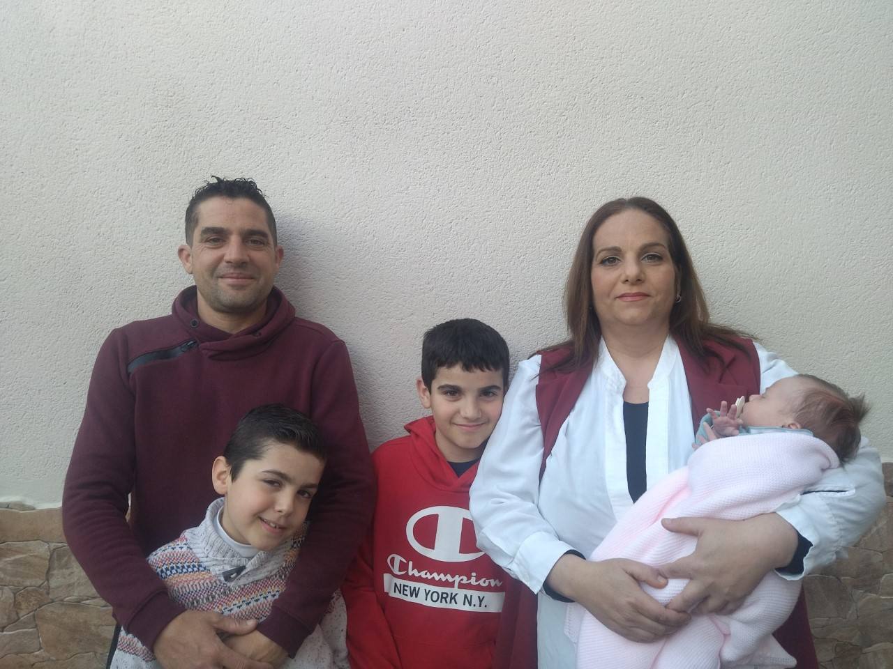 La familia completa, de izda a drcha: El padre Abel, Antonio, Abel, María Esther con Vera en brazos.