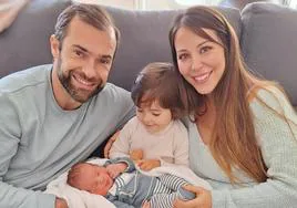 La familia Martínez Puerto muy feliz con el nacimiento de Óliver.