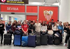 Los estudiantes alemanes a su llegada al aeropuerto de Sevilla.