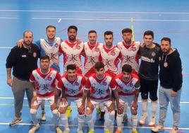 El Fútbol Sala Guareña en foto de familia antes del partido en Fuentes de León.