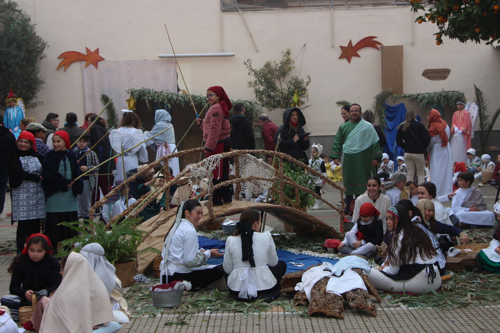 Belén Viviente en el patio del colegio Nuestra Señora de los Dolores.