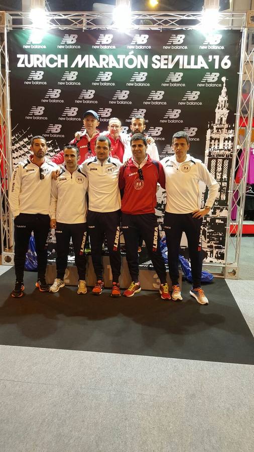 Corredores del club Maratón Guareña en la Maratón de Sevilla el pasado domingo 31.