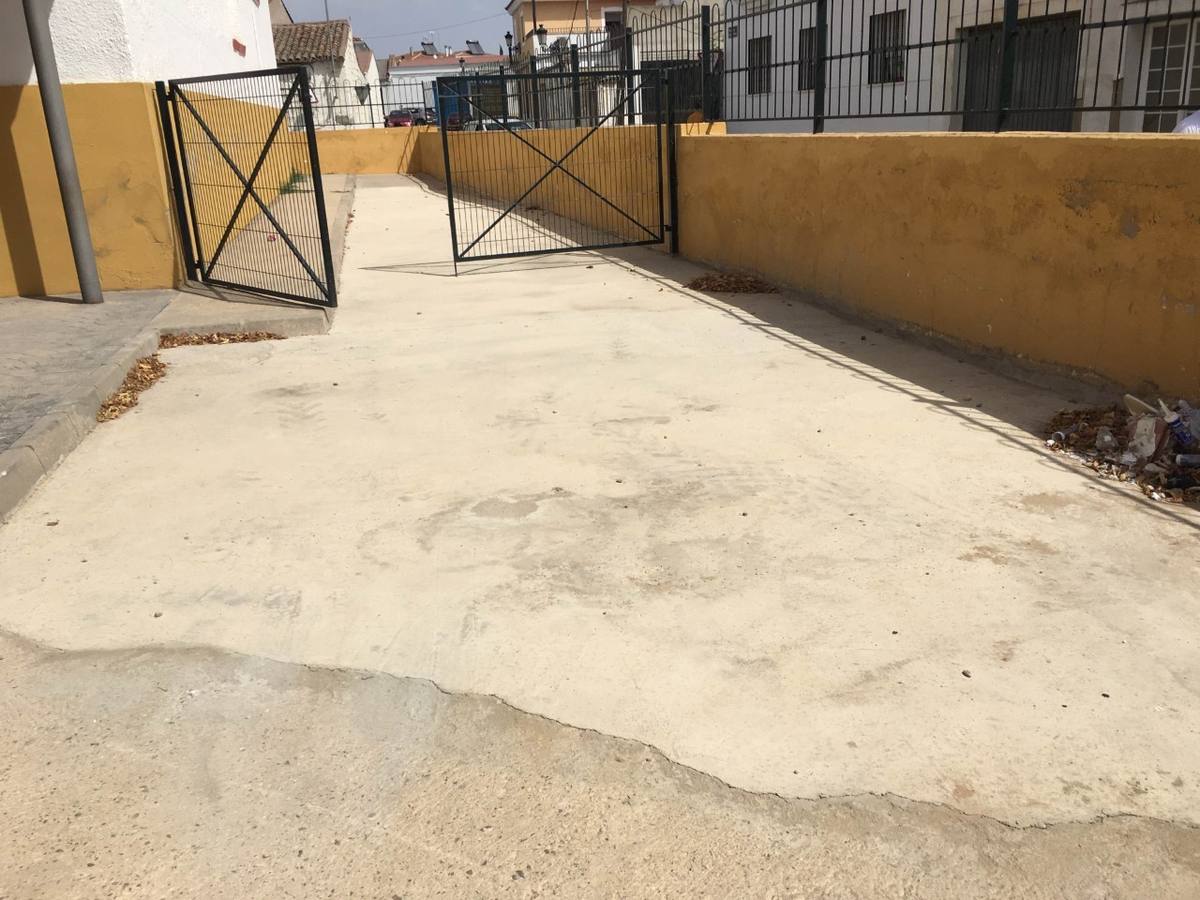 Actuaciones de mantenimiento y arreglos en los dos edificios de las escuelas de San Gregorio