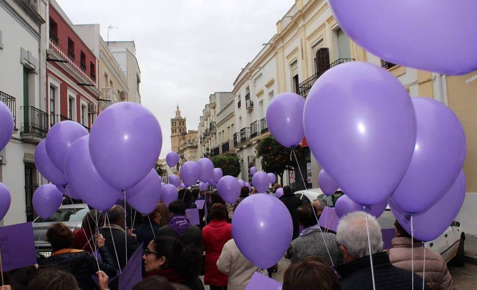 AOEX marchó contra el cáncer por las calles de Guareña