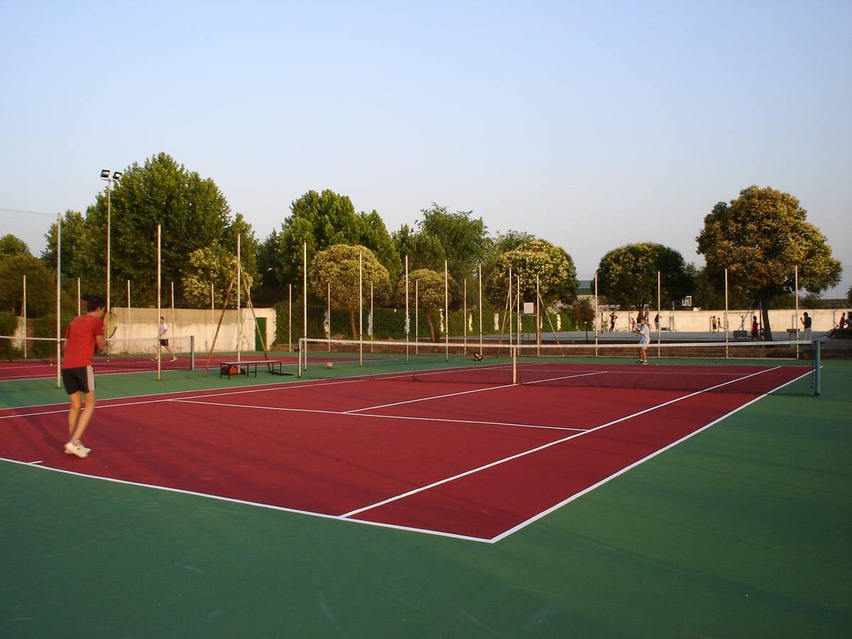 El PP consigue la gratuidad de las pistas de tenis de cemento