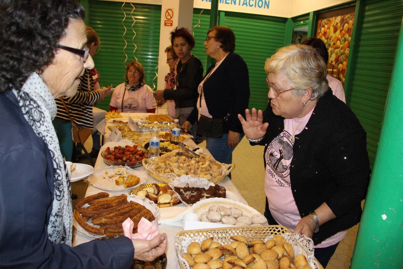 Muchos platos en el intercambio gastronómico celebrado en la plaza de abastos.