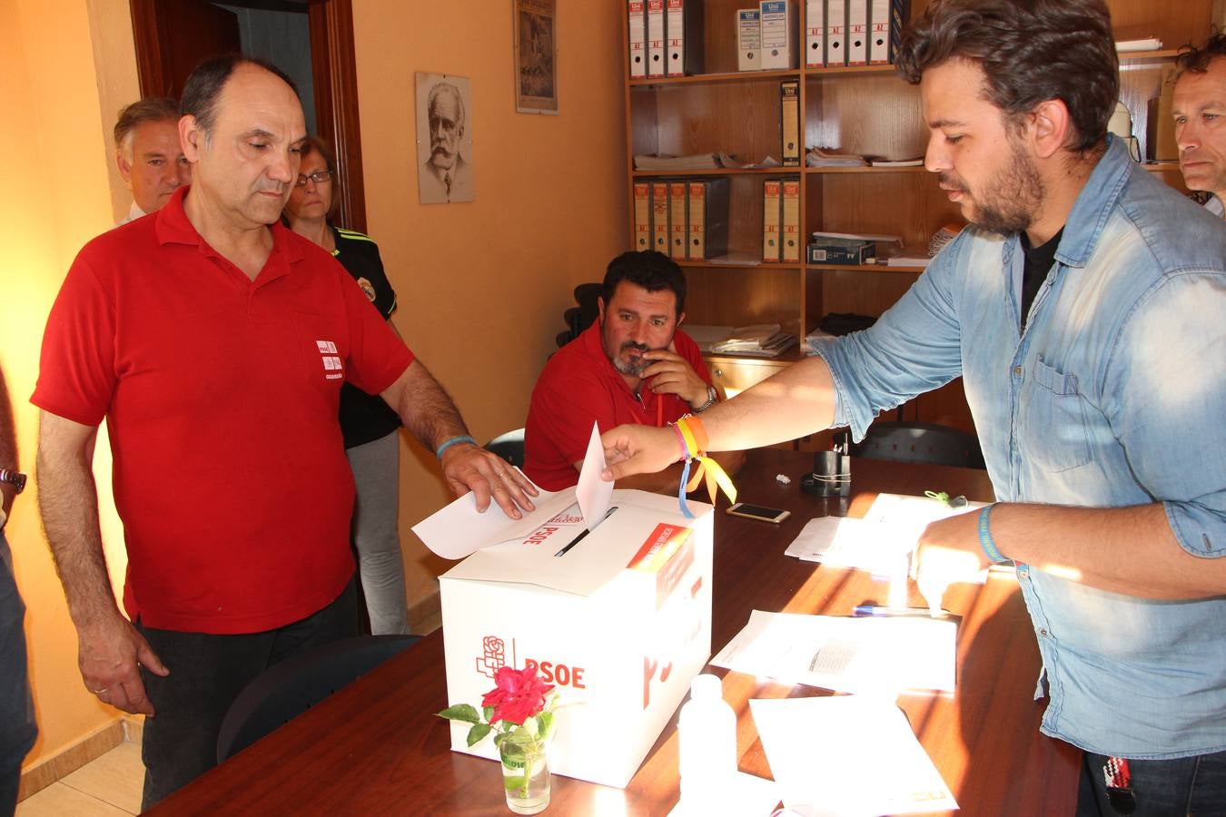 En Guareña gana Pedro Sánchez con el 60,65% de los votos (37 sufragios)