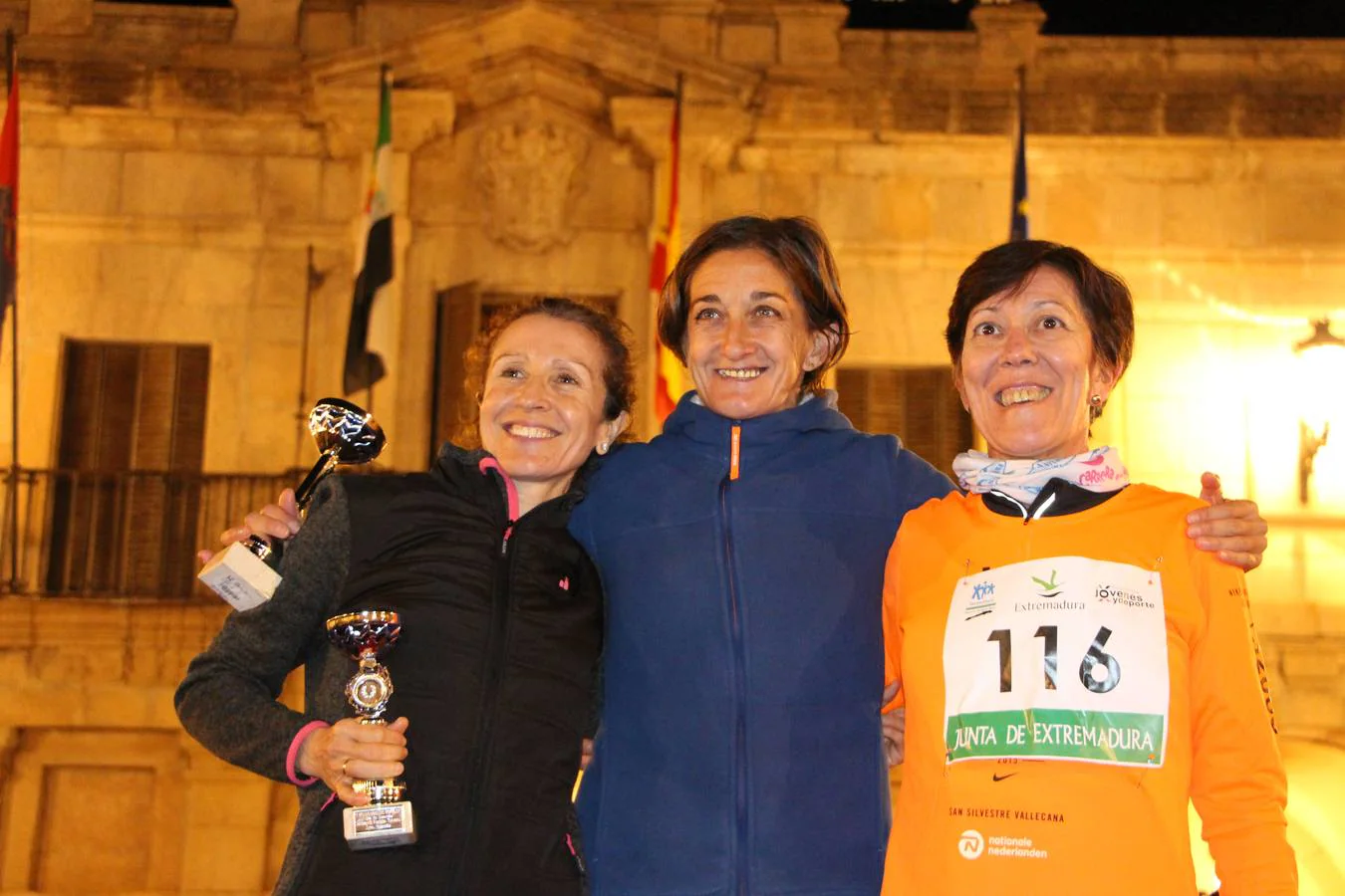 Las tres mujeres veteranas ganadoras del Fondo Urbano Popular 2017 'Villa de Guareña', Paloma Quintero, Mari Luz Bote, y Marifé García, por este orden.