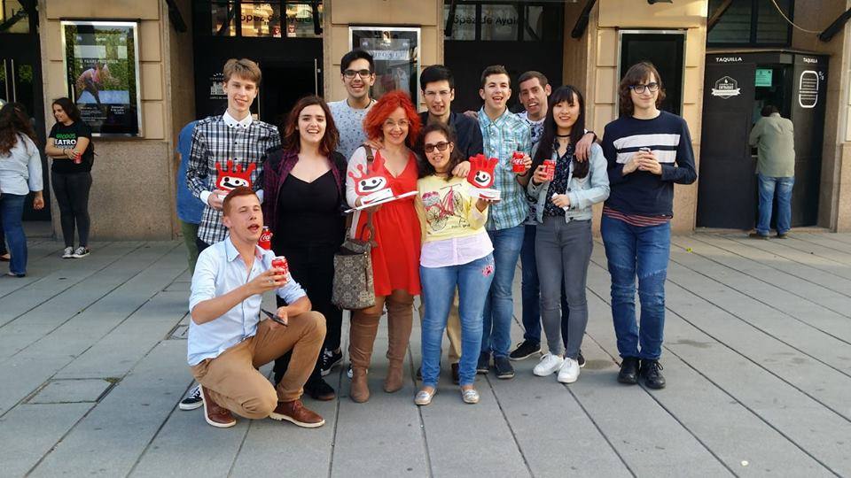 Grupo de integración de la escuela municipal de teatro de Guareña felices por los premios Buero de Teatro conseguidos. 