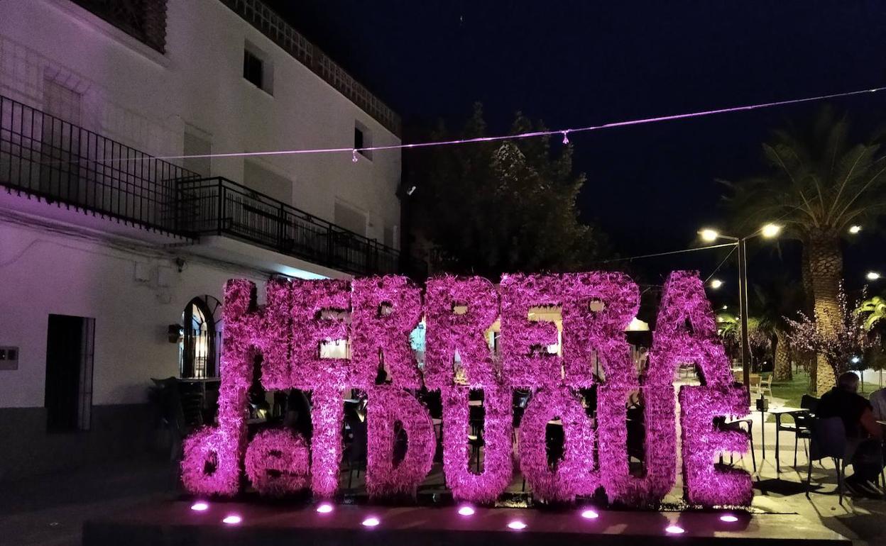 Herrera del Duque se viste de rosa, conmemorando el Día Mundial contra el Cáncer de Mana 