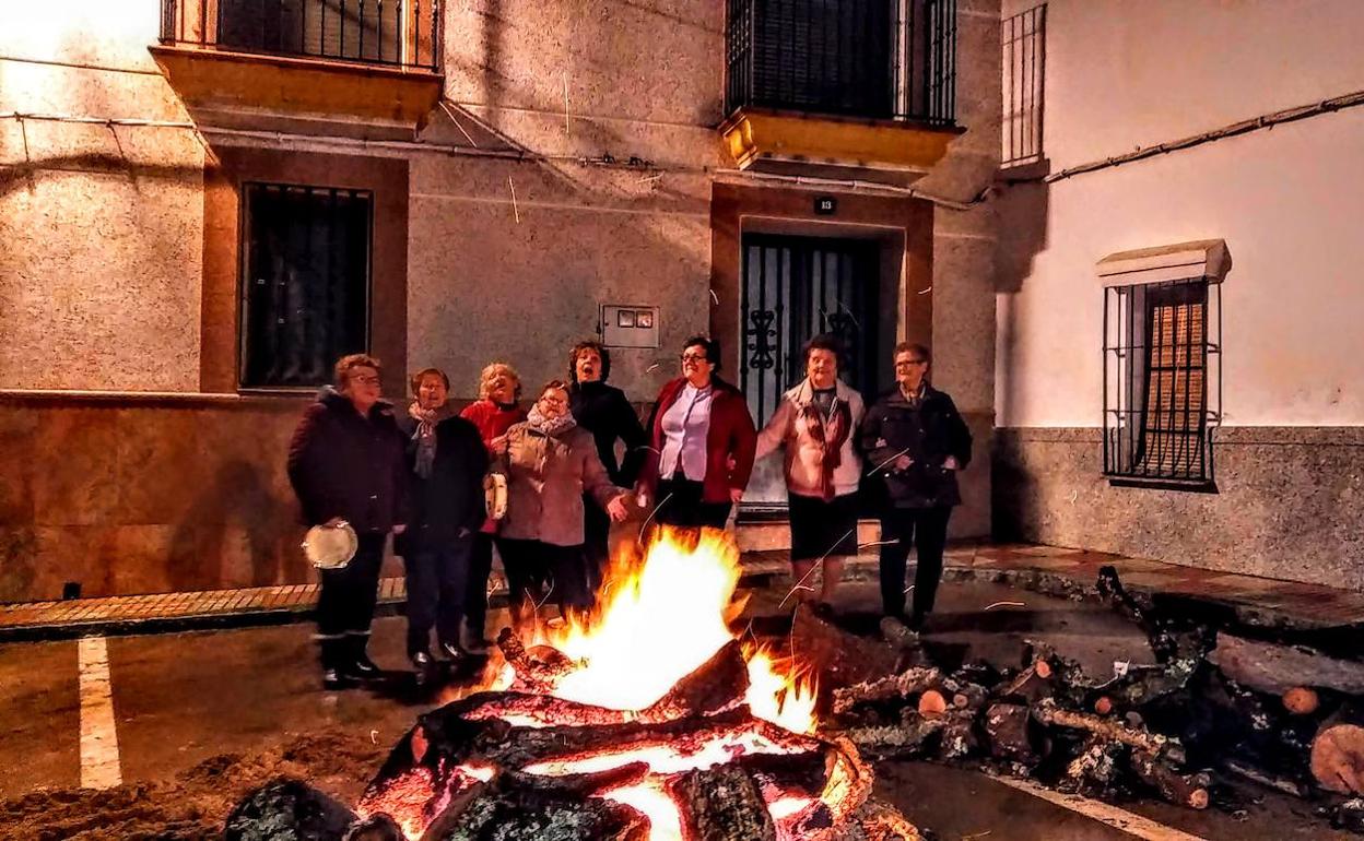 Una de las «luminarias» de Herrera del Duque