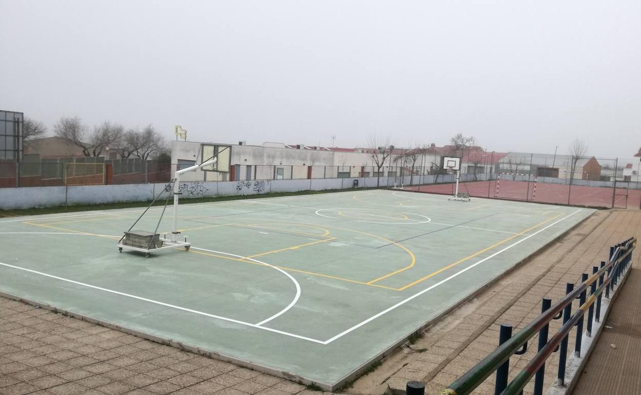 El CEIP Fray Juan de Herrera ya cuenta con su nueva pista deportiva