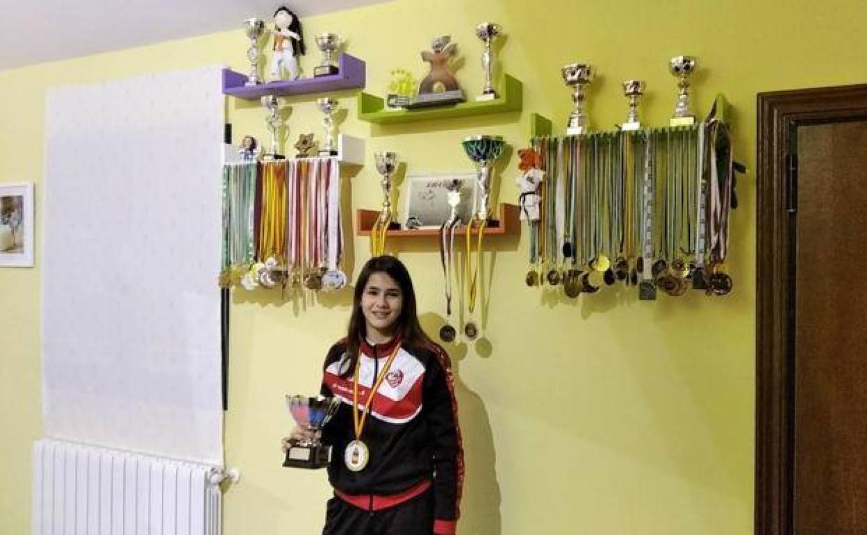 Paula del Toro ha sido seleccionada por la Real Federación Española de Kárate para participar en el proyecto mundial cadete, Junior y sub-21