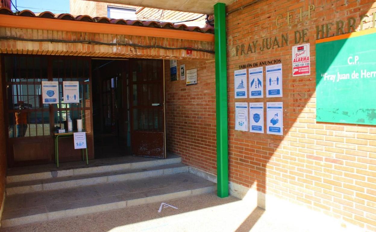 Se cierra el aula de 1º de infantil del C.E.I.P «Fray Juan de Herrera» por un positivo en COVID 19