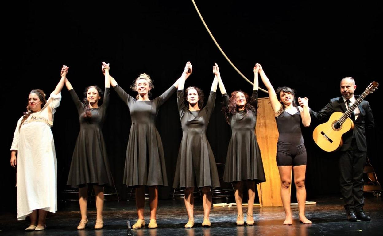 El auditorio del Palacio de la Cultura vibró este viernes con la representación de la espectacular «Genoma B»