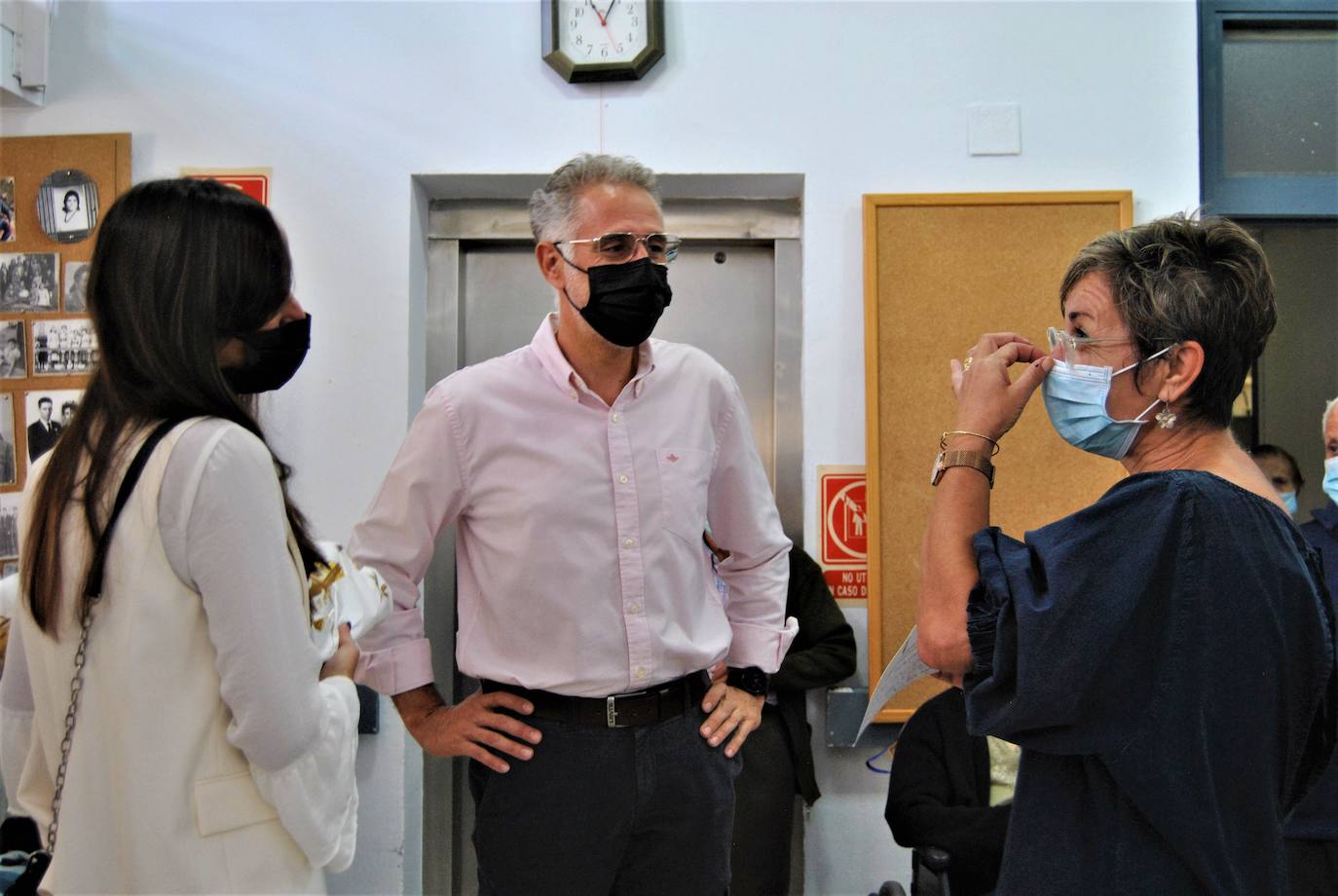Fotos: Visita del alcalde de Herrera del Duque a la Residencia de Personas Mayores y a AFAD