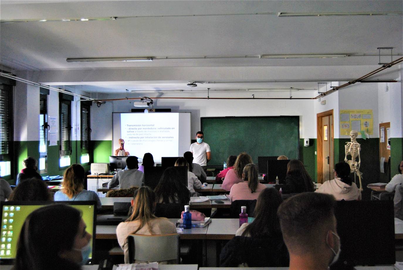 El proyecto Ciudades Saludables de Herrera del Duque imparte una charla en el IES «Benazaire»