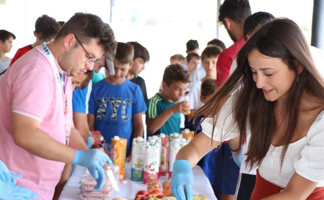 El programa de Ciudades Saludables ofrece una merienda en el Campus de Verano