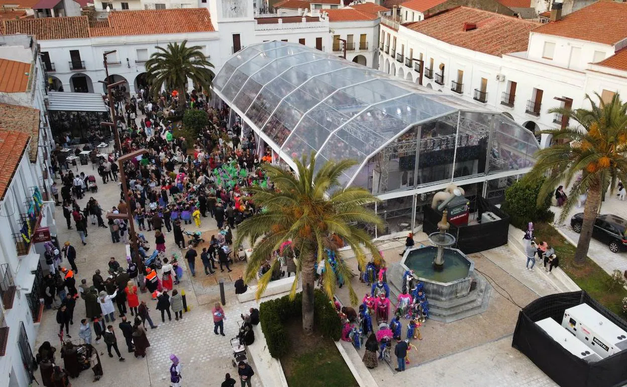 Plaza de España fotografiada desde alto en durantes sus carnavales/Carnavales 2023 