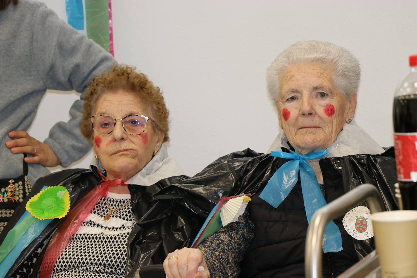 Los mayores de la residencia celebran los carnavales