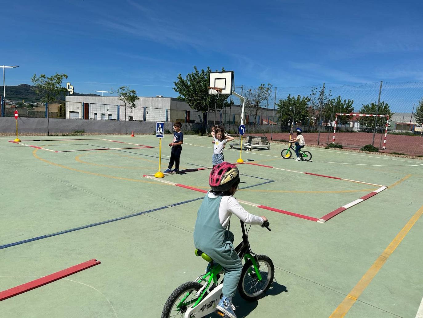 Los alumnos del CEIP Fray Juan de Herrera participando en el circuito