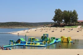 Parque acuático en la playa de Peloche