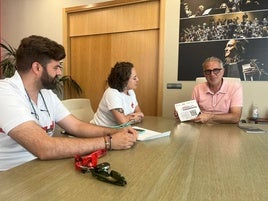 Entrega del ejemplar en el Ayuntamiento