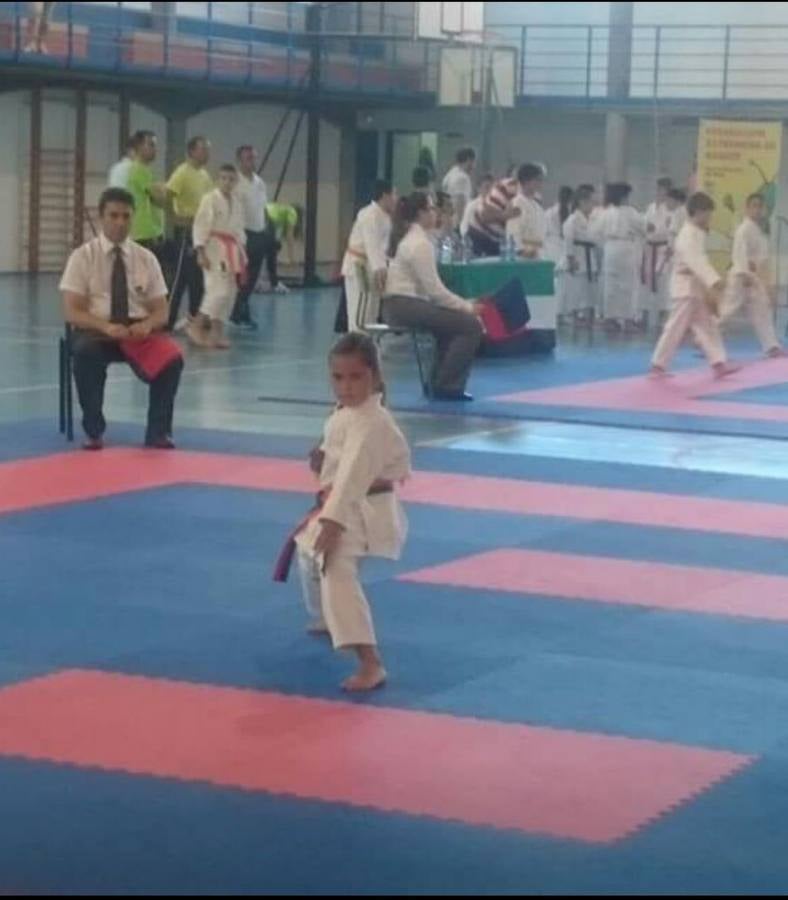 Ocho medallas para los karatecas herrereños en el Campeonato Promoción de Primavera celebrado en Fregenal de la Sierra