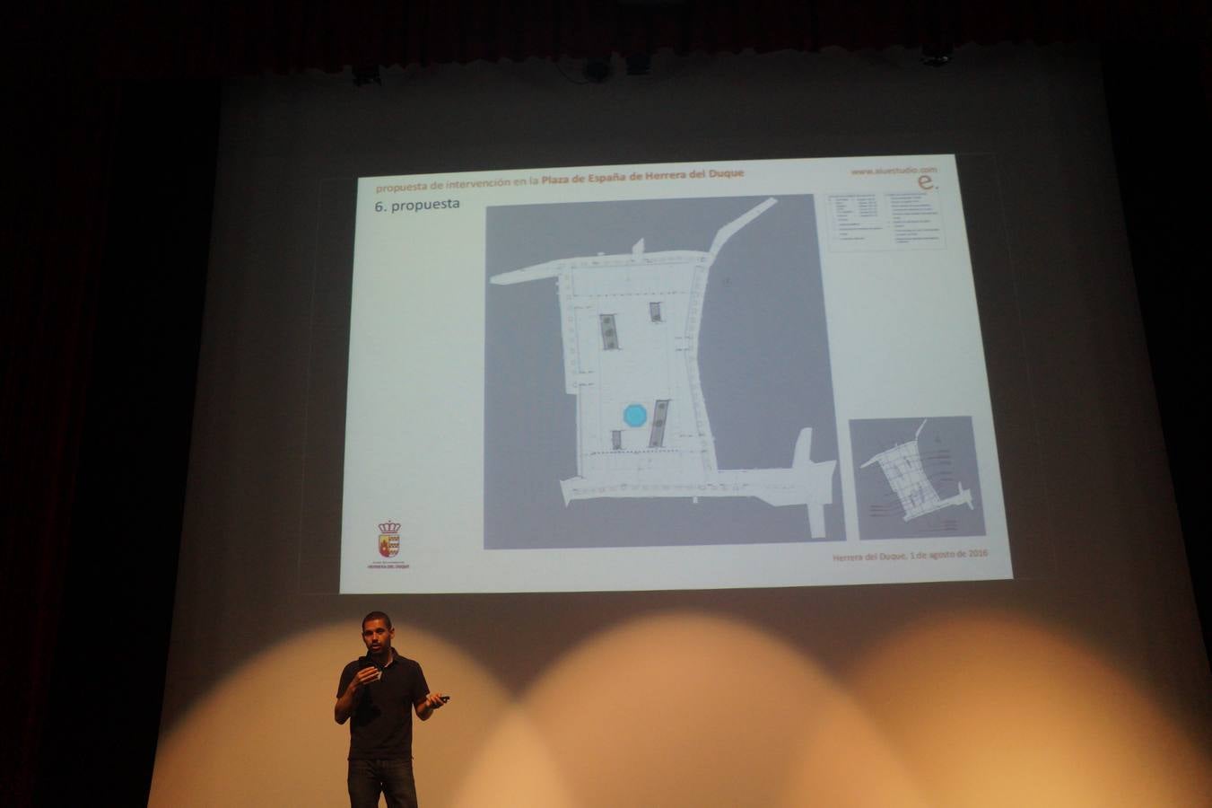 Rubén Cabecera presentando el proyecto.