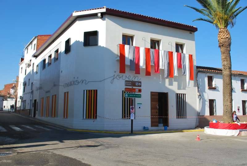 Making Mobiliario y la organización de la fiesta aniversario entre las actividades de octubre en ECJ