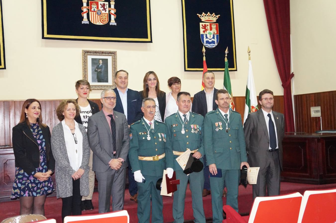 Agentes de la Guardia Civil reciben medalla de Plata de la Villa de Herrera del Duque en el día de la Hispanidad